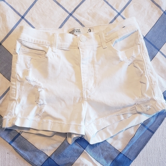🪴BOGO FREE🪴 Abercrombie High Rise Denim Short Size 0/25 - Picture 2 of 4